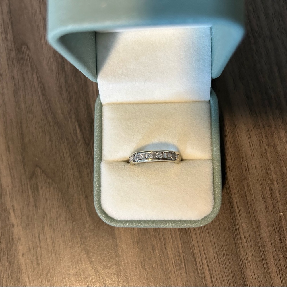 Stunning 14KT white gold custom made diamond band - Picture 5 of 7